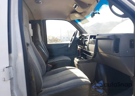 2005 Chevrolet Express G3500 from USA, damaged, VIN 1GAHG35U951265926